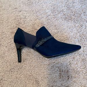 Calvin Klein navy heels. Brand new! Size 9.